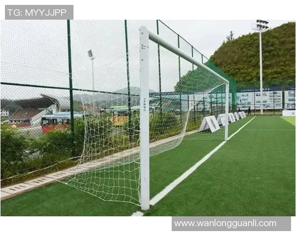 足球明星墙面装饰艺术照片展示让你的空间充满运动激情与活力