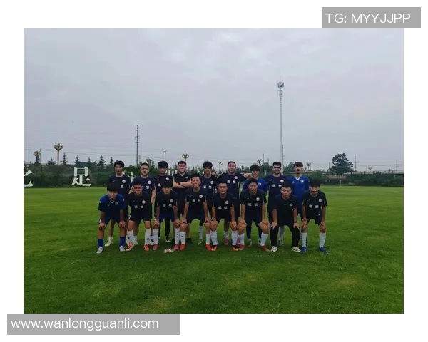 一米七二的足球明星如何在绿茵场上书写传奇人生与梦想追逐